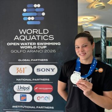 Ángela Martínez, con la medalla de plata lograda el pasado 1 de mayo en la Copa del Mundo de Golfo Aranci, Italia
