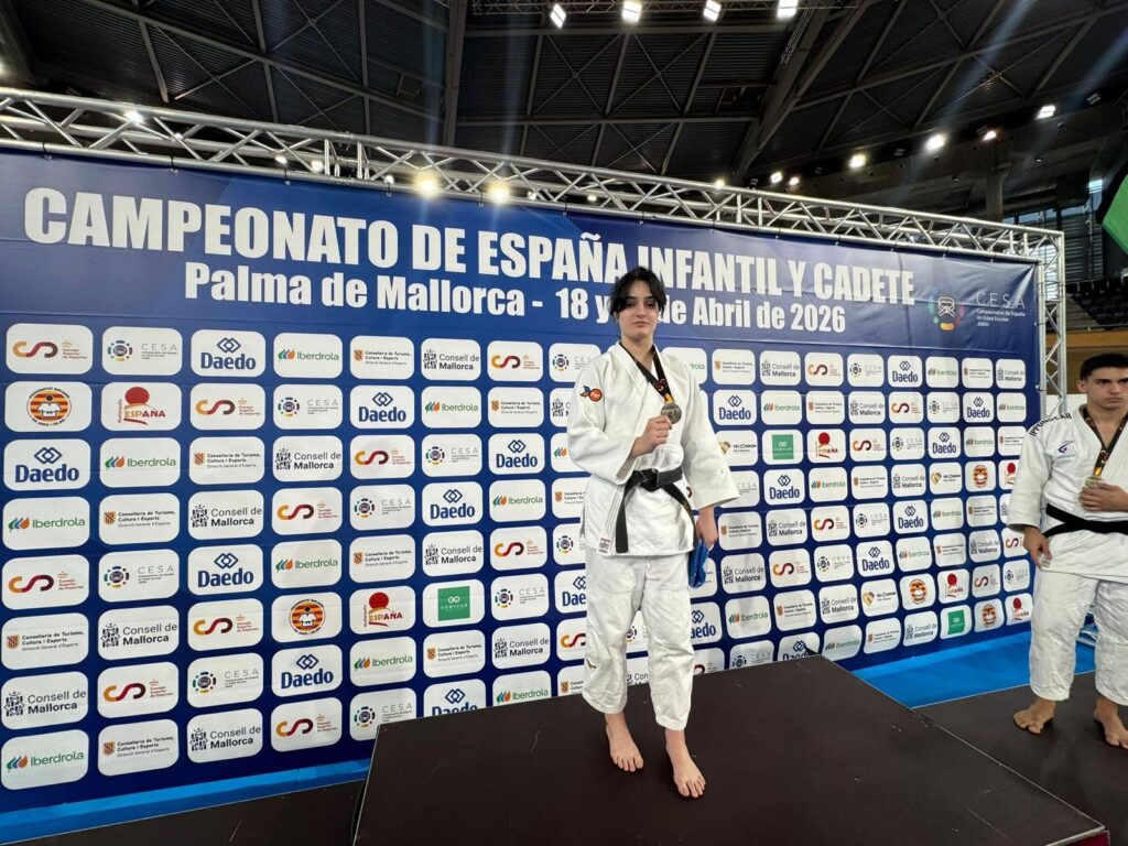 Sara Alonso con el oro en el Campeonato de España cadete celebrado en el mes de abril