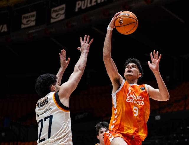 El jugador de baloncesto del Proyecto FER y Valencia Basket Javier Viguer